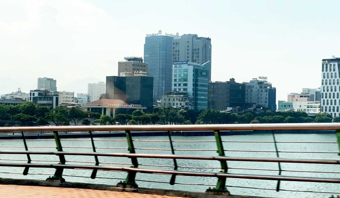 ben plus michelle rent an apartment in da nang, vietnam